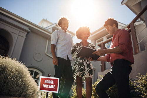 Real estate agent with potential buyers