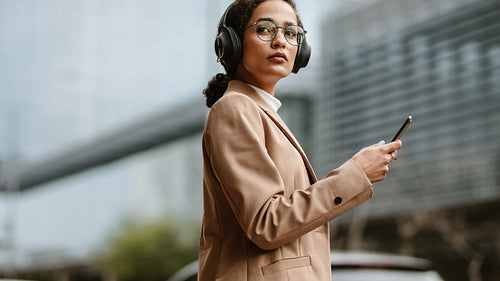 Businesswoman crossing the city street