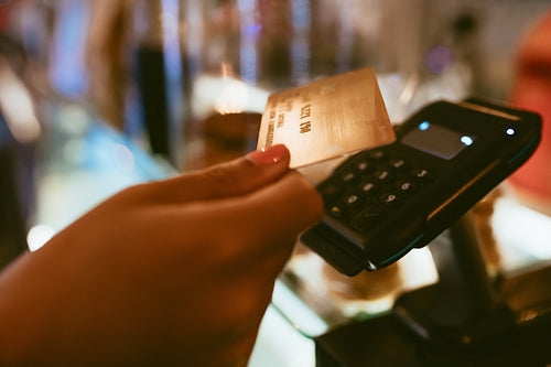 Barista using a payment terminal
