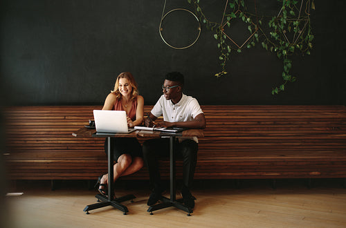 Man and woman entrepreneurs discussing work at a coffee shop