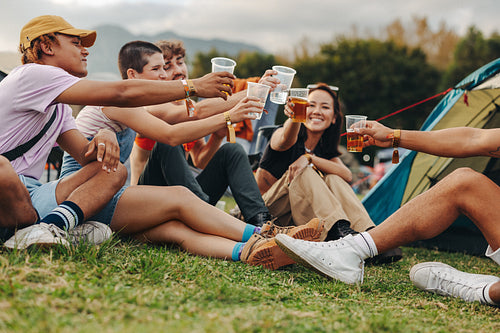 Friendship and refreshing drinks: Summer festival cheers