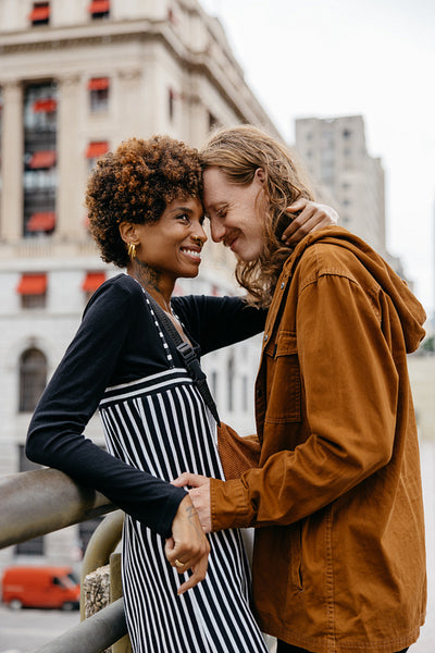 Embrace between lovers on a city street, showcasing affection