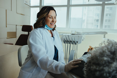 Interacting with a dentist during consultation in dental clinic