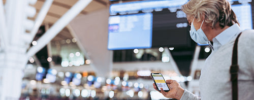 Man airport traveling with digital vaccine passport