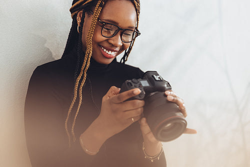 Woman setting up her dslr camera
