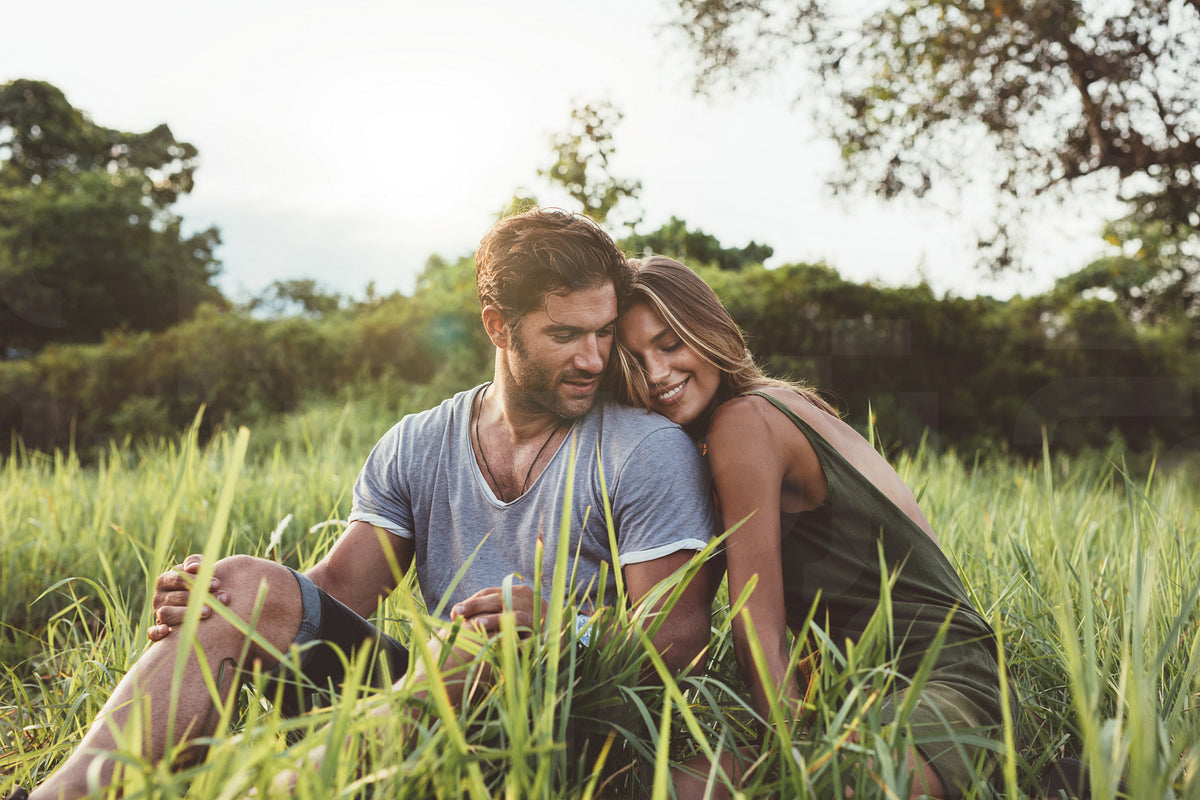 Romantic young couple in meadow – Jacob Lund Photography Store- premium ...