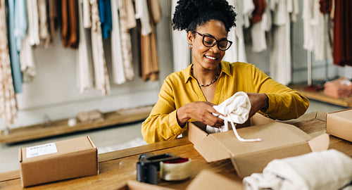 Female dropshipper fulfils quality clothing orders, making success in the ecommerce business