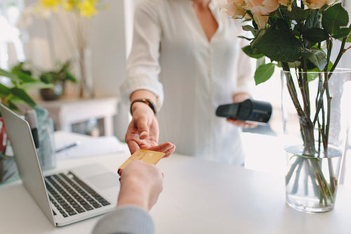 Florist accepting credit card from client