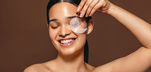 Undereye treatment using gel patches