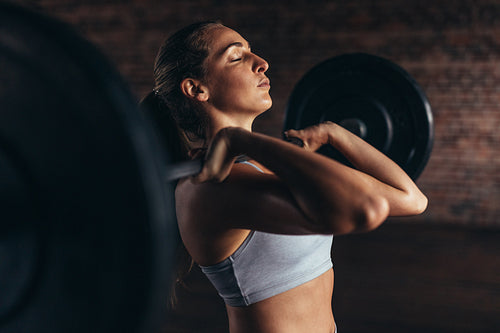 Woman doing weightlifting in gym