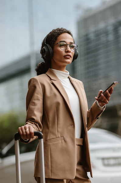 Business traveller waiting for her taxi to arrive