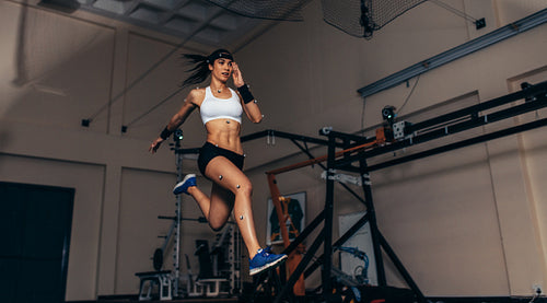 Movement and performance monitoring of runner in biomechanical lab