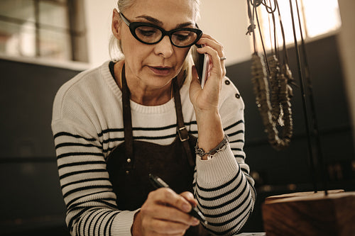 Jeweler writing clients design requirements