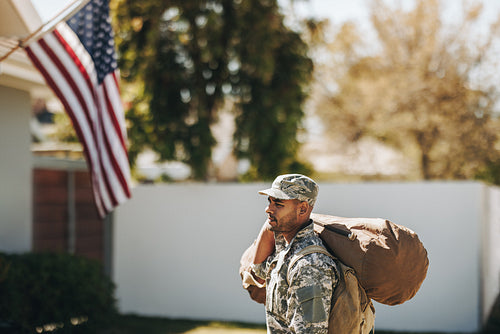 American soldier coming back home from the military