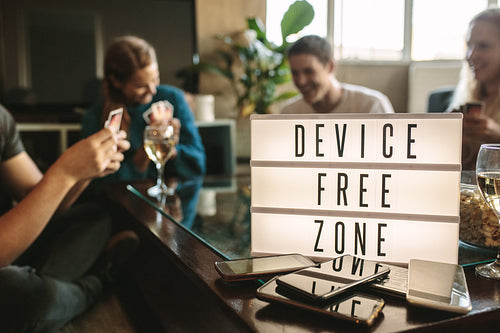 Device free hangout party