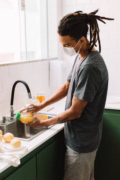 Washing groceries with disinfecting soap during the covid-19 pan