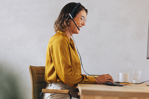 Call center agent providing customer support in a telecommunications office