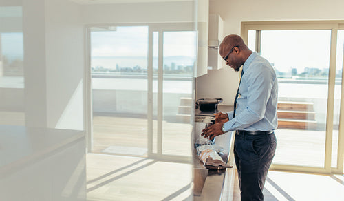 Businessman preparing breakfast at home