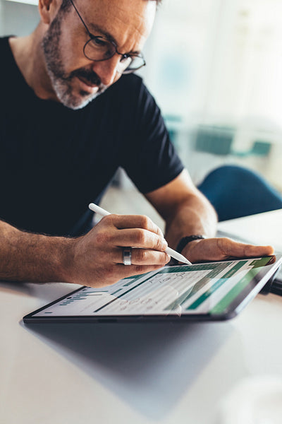 Checking financial reports in tablet pc