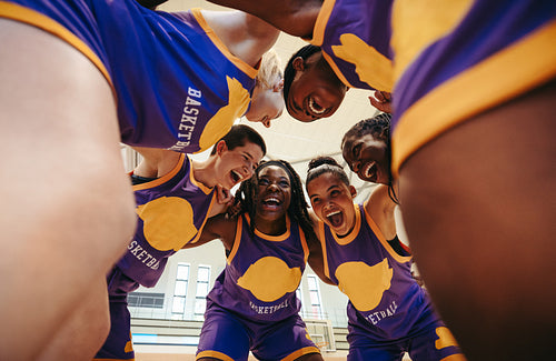 One voice, one goal: Team huddle fuels motivation before the final quarter