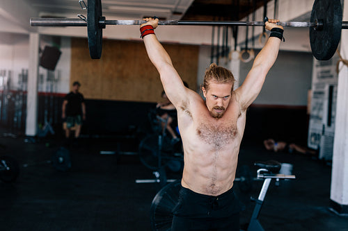 Cross training man performing deadlift