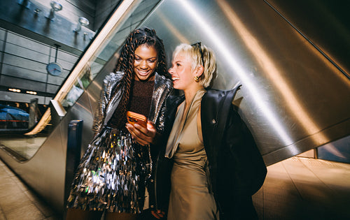 Metro station conversation, friends sharing a laugh