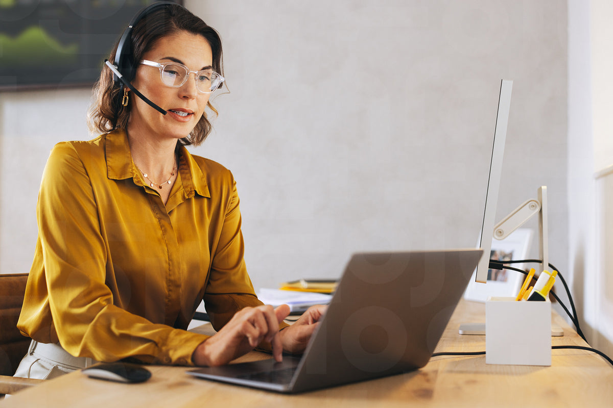 Phone call operator providing travel consulting services and virtual a ...