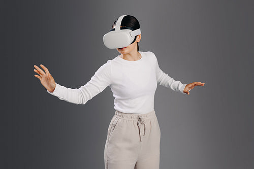 Exploring virtual reality with vr goggles