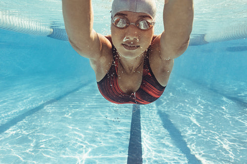 Swimmer training in the pool