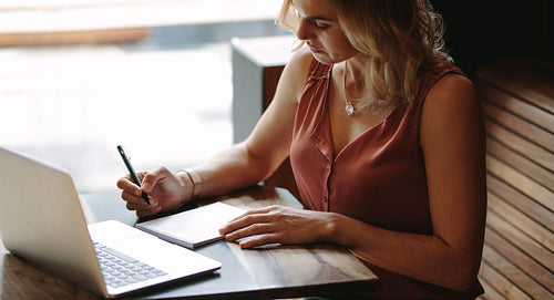 Woman doing work sitting in a coffee shop