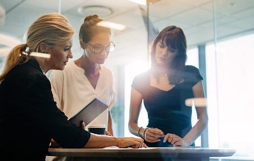 Businesswomen brainstorming over new business ideas