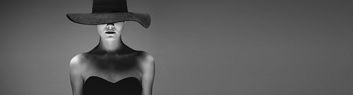 Black and white portrait of a gorgeous woman in a hat