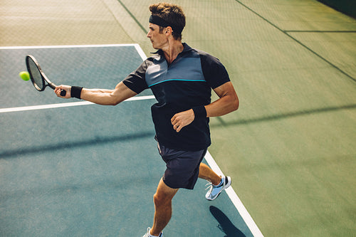 Tennis player practicing forehands from baseline