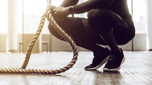 Crossfit guy training at the gym