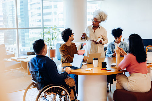 Meeting around a roundtable in office