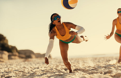 Beach volleyball: Black woman soars in air to reach ball