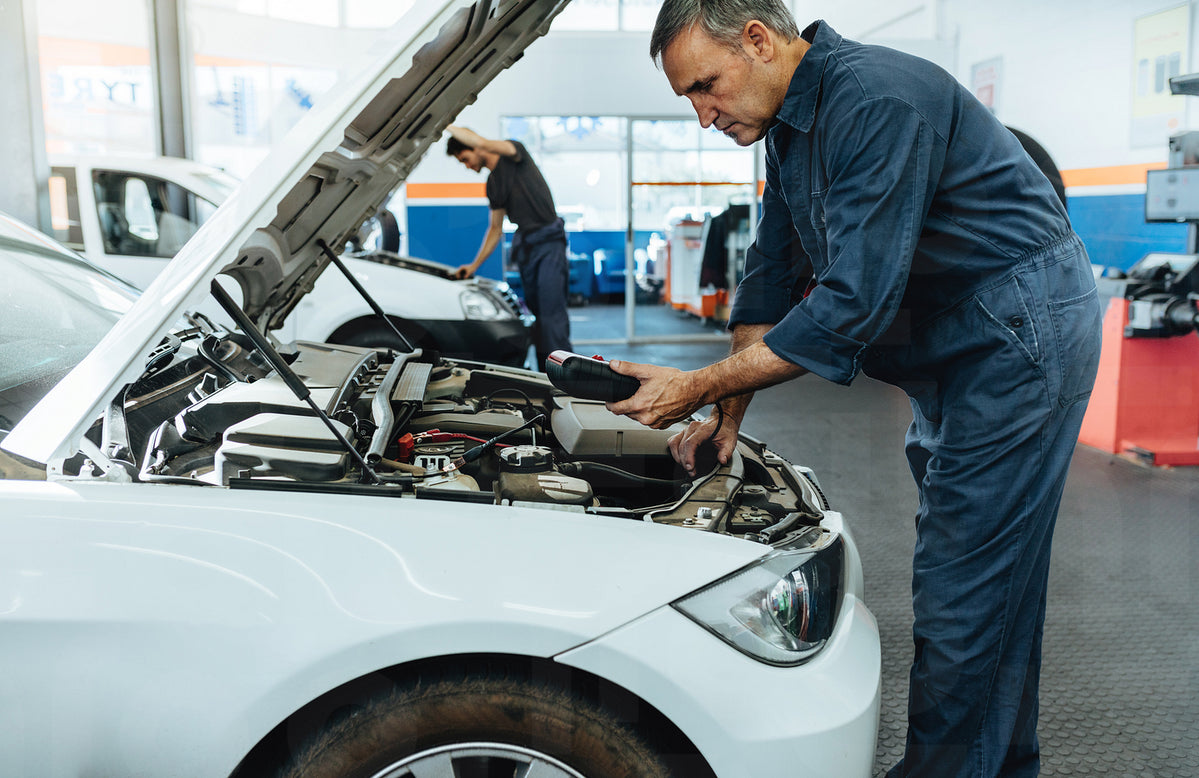 Mechanic reading the error codes with diagnostic device – Jacob Lund ...