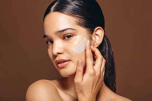 Skin nourishment: Using moisturizers to do the trick