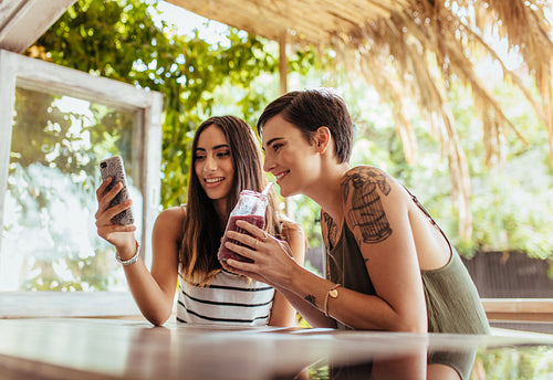 Women at an outdoor restaurant