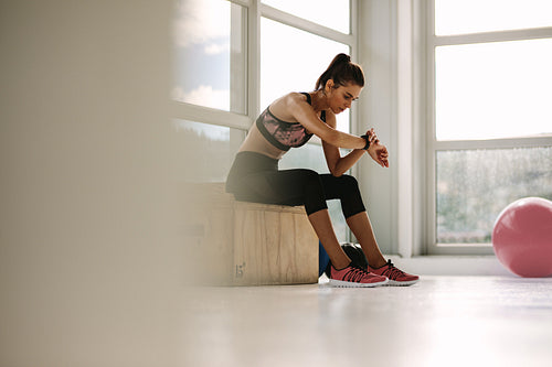Woman fitness app on her smartwatch