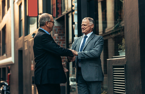 Handshake after successful meeting