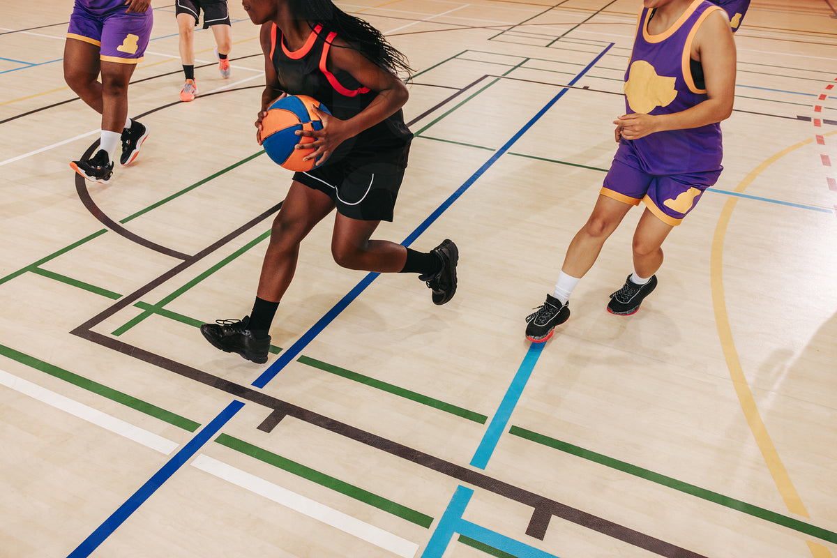 Group of players competing during an indoor basketball game in a gym ...