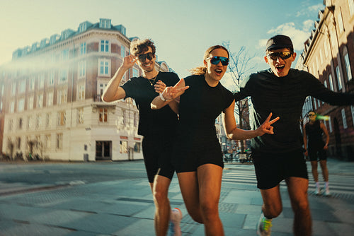 Together, running through the city becomes a fitness session with group energy