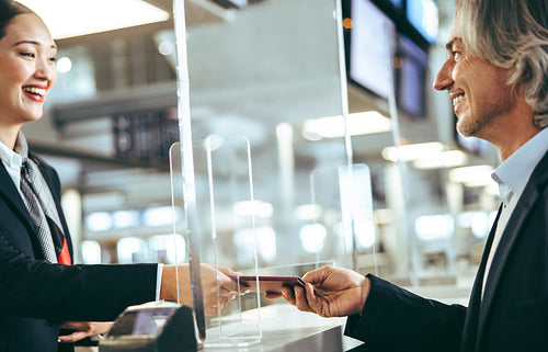 Traveling business man doing the check-in at the airport