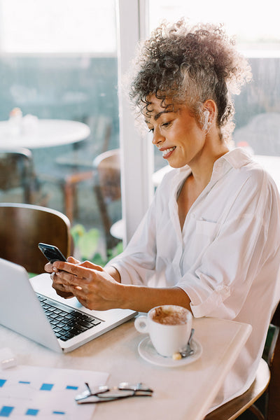 Businesswoman using a smartphone in a cafe