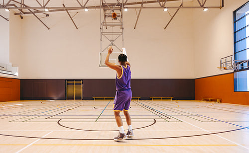 Training grind: Solo shooting drill in empty gym