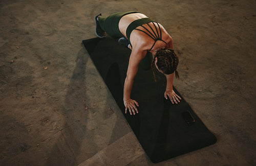 Woman doing mountain climber workout