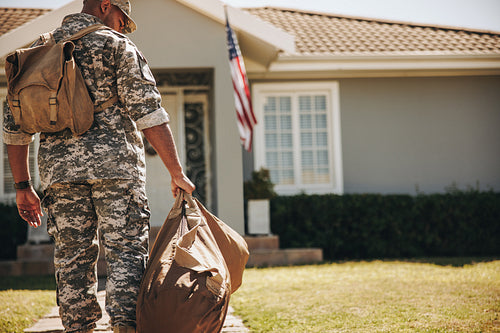 American soldier coming back home from the army