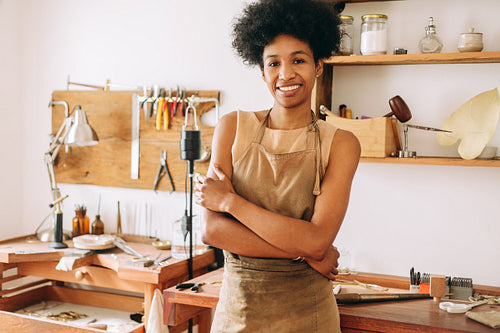 Experienced jewelry designer at her studio