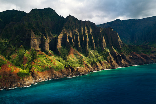 Scenery of the Na Pali Coast in Hawaii, with majestic mountains and turquoise waters